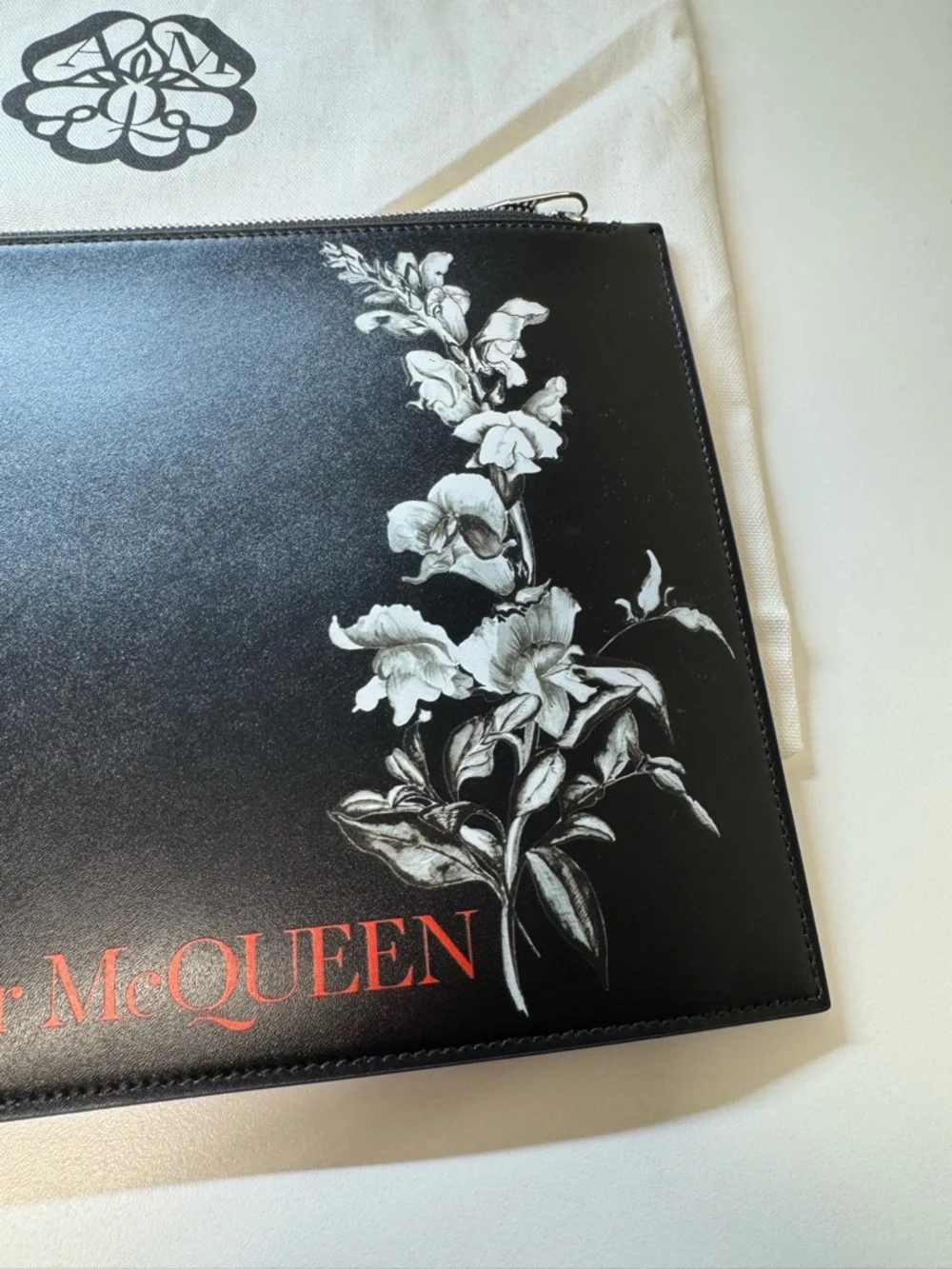 Alexander McQueen Limited Edition Black Leather Zip Clutch with COA - Like New - Picture 2 of 10